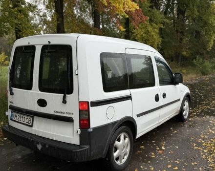 Білий Опель Комбо вант.-пас., об'ємом двигуна 1.2 л та пробігом 250 тис. км за 2850 $, фото 3 на Automoto.ua