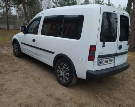 Белый Опель Комбо груз.-пасс., объемом двигателя 1.2 л и пробегом 274 тыс. км за 4200 $, фото 4 на Automoto.ua