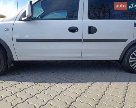 Опель Комбо груз.-пасс. 2008 в Виннице на Automoto.ua Белый Опель Комбо груз.-пасс., объемом двигателя 1.6 л и пробегом 215 тыс. км за 5600 $, фото 1 на Automoto.ua
