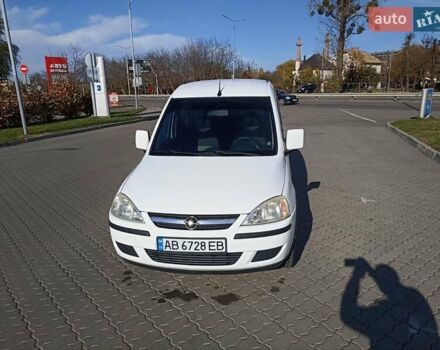 Опель Комбо груз.-пасс. 2008 в Виннице на Automoto.ua Белый Опель Комбо груз.-пасс., объемом двигателя 1.6 л и пробегом 215 тыс. км за 5600 $, фото 14 на Automoto.ua