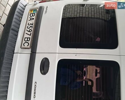 Белый Опель Комбо груз.-пасс., объемом двигателя 1.69 л и пробегом 270 тыс. км за 4000 $, фото 3 на Automoto.ua