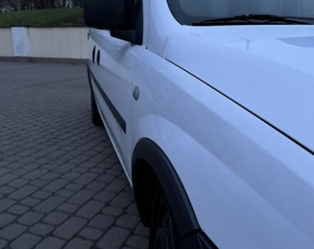 Белый Опель Комбо груз.-пасс., объемом двигателя 1.7 л и пробегом 245 тыс. км за 4500 $, фото 13 на Automoto.ua