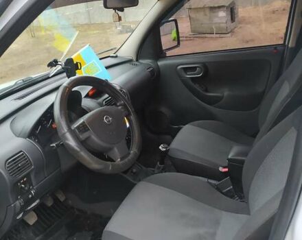 Белый Опель Комбо груз.-пасс., объемом двигателя 1.2 л и пробегом 274 тыс. км за 4200 $, фото 2 на Automoto.ua