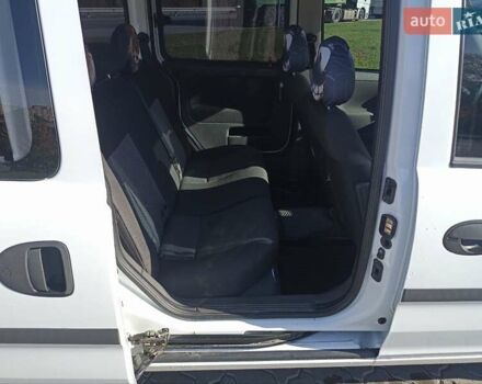 Опель Комбо груз.-пасс. 2008 в Виннице на Automoto.ua Белый Опель Комбо груз.-пасс., объемом двигателя 1.6 л и пробегом 215 тыс. км за 5600 $, фото 10 на Automoto.ua