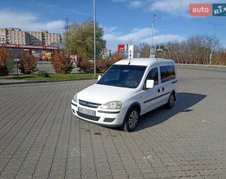Белый Опель Комбо груз.-пасс., объемом двигателя 1.6 л и пробегом 215 тыс. км за 5600 $, фото 10 на Automoto.ua