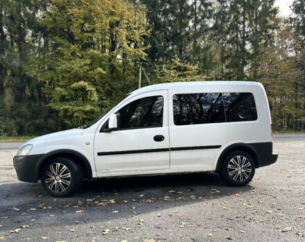Білий Опель Комбо вант.-пас., об'ємом двигуна 1.7 л та пробігом 441 тис. км за 4099 $, фото 2 на Automoto.ua
