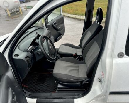 Белый Опель Комбо груз.-пасс., объемом двигателя 1.3 л и пробегом 344 тыс. км за 2700 $, фото 11 на Automoto.ua