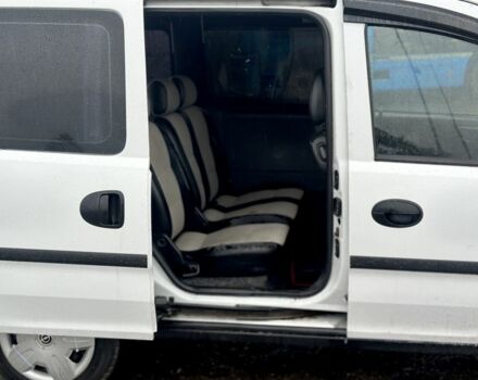 Белый Опель Комбо груз.-пасс., объемом двигателя 1.3 л и пробегом 344 тыс. км за 2700 $, фото 9 на Automoto.ua