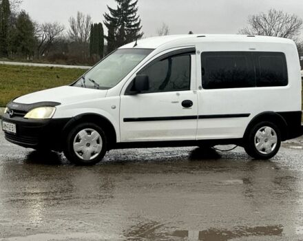 Белый Опель Комбо груз.-пасс., объемом двигателя 1.3 л и пробегом 344 тыс. км за 2700 $, фото 3 на Automoto.ua