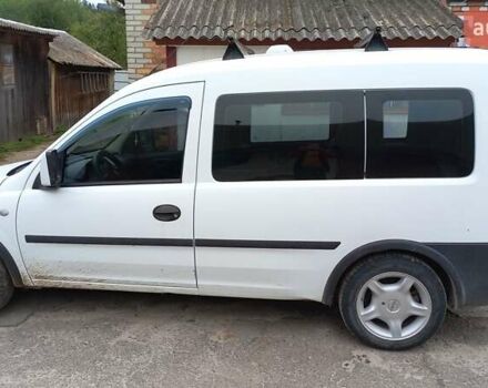 Белый Опель Комбо груз.-пасс., объемом двигателя 1.7 л и пробегом 300 тыс. км за 4000 $, фото 6 на Automoto.ua