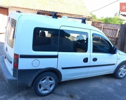 Белый Опель Комбо груз.-пасс., объемом двигателя 1.7 л и пробегом 300 тыс. км за 4000 $, фото 2 на Automoto.ua