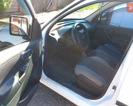 Белый Опель Комбо груз.-пасс., объемом двигателя 1.7 л и пробегом 300 тыс. км за 4000 $, фото 4 на Automoto.ua