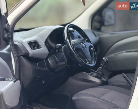 Белый Опель Комбо груз.-пасс., объемом двигателя 1.6 л и пробегом 256 тыс. км за 6600 $, фото 13 на Automoto.ua