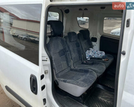 Опель Комбо груз.-пасс. 2012 в Львове на Automoto.ua Белый Опель Комбо груз.-пасс., объемом двигателя 1.3 л и пробегом 198 тыс. км за 6200 $, фото 5 на Automoto.ua