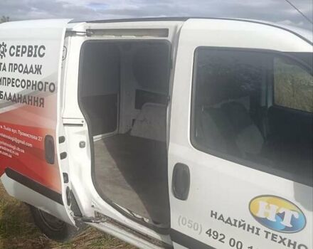 Белый Опель Комбо груз.-пасс., объемом двигателя 1.6 л и пробегом 432 тыс. км за 4500 $, фото 2 на Automoto.ua