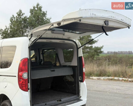 Белый Опель Комбо груз.-пасс., объемом двигателя 1.6 л и пробегом 256 тыс. км за 6600 $, фото 18 на Automoto.ua