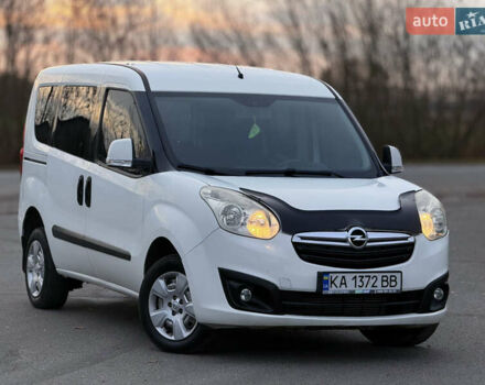 Белый Опель Комбо груз.-пасс., объемом двигателя 1.6 л и пробегом 256 тыс. км за 6600 $, фото 2 на Automoto.ua