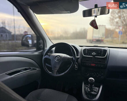 Белый Опель Комбо груз.-пасс., объемом двигателя 1.6 л и пробегом 256 тыс. км за 6600 $, фото 17 на Automoto.ua