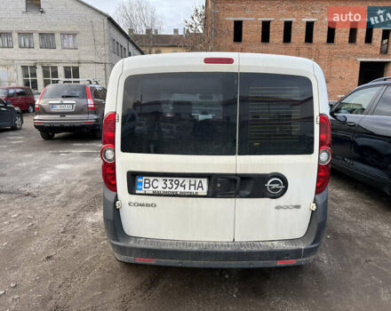 Опель Комбо груз.-пасс. 2012 в Львове на Automoto.ua Белый Опель Комбо груз.-пасс., объемом двигателя 1.3 л и пробегом 198 тыс. км за 6200 $, фото 3 на Automoto.ua
