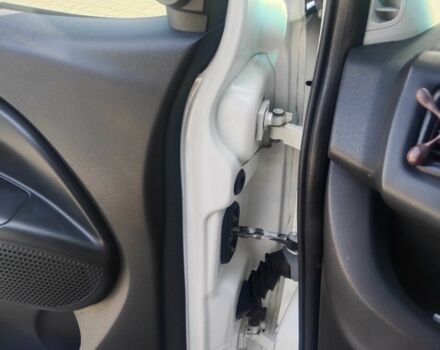 Белый Опель Комбо груз.-пасс., объемом двигателя 1.3 л и пробегом 374 тыс. км за 5100 $, фото 13 на Automoto.ua