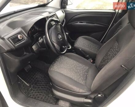 Белый Опель Комбо груз.-пасс., объемом двигателя 1.6 л и пробегом 198 тыс. км за 6150 $, фото 6 на Automoto.ua