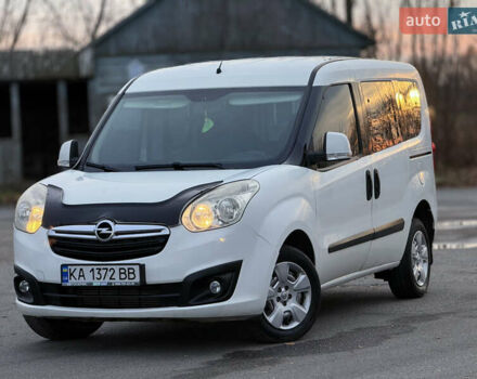 Белый Опель Комбо груз.-пасс., объемом двигателя 1.6 л и пробегом 256 тыс. км за 6600 $, фото 3 на Automoto.ua