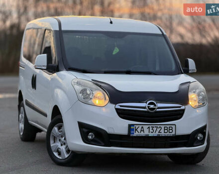 Белый Опель Комбо груз.-пасс., объемом двигателя 1.6 л и пробегом 256 тыс. км за 6600 $, фото 4 на Automoto.ua