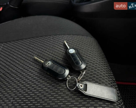 Белый Опель Комбо груз.-пасс., объемом двигателя 1.6 л и пробегом 256 тыс. км за 6600 $, фото 21 на Automoto.ua