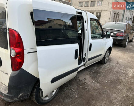 Опель Комбо груз.-пасс. 2012 в Львове на Automoto.ua Белый Опель Комбо груз.-пасс., объемом двигателя 1.3 л и пробегом 198 тыс. км за 6200 $, фото 4 на Automoto.ua