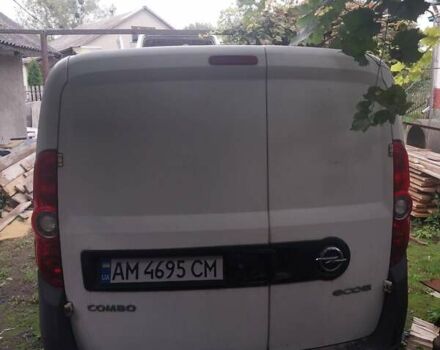 Белый Опель Комбо груз.-пасс., объемом двигателя 1.25 л и пробегом 360 тыс. км за 4500 $, фото 4 на Automoto.ua