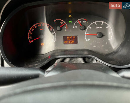 Белый Опель Комбо груз.-пасс., объемом двигателя 1.6 л и пробегом 254 тыс. км за 6100 $, фото 13 на Automoto.ua