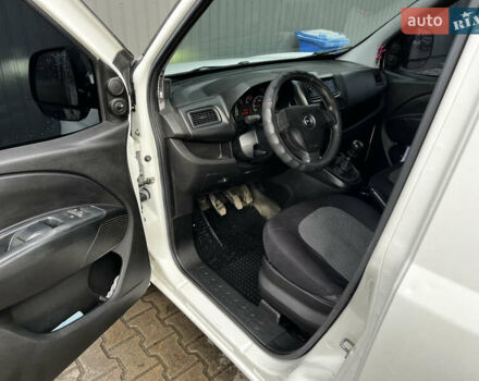 Белый Опель Комбо груз.-пасс., объемом двигателя 1.6 л и пробегом 254 тыс. км за 6100 $, фото 12 на Automoto.ua