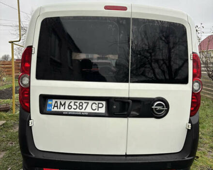 Белый Опель Комбо груз.-пасс., объемом двигателя 1.6 л и пробегом 247 тыс. км за 8000 $, фото 2 на Automoto.ua