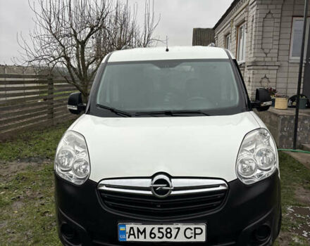 Белый Опель Комбо груз.-пасс., объемом двигателя 1.6 л и пробегом 247 тыс. км за 8000 $, фото 12 на Automoto.ua