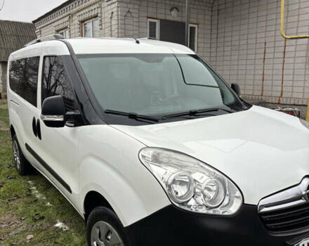 Белый Опель Комбо груз.-пасс., объемом двигателя 1.6 л и пробегом 247 тыс. км за 8000 $, фото 11 на Automoto.ua