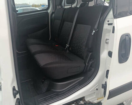 Білий Опель Комбо вант.-пас., об'ємом двигуна 1.3 л та пробігом 189 тис. км за 9000 $, фото 20 на Automoto.ua