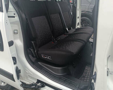 Білий Опель Комбо вант.-пас., об'ємом двигуна 1.3 л та пробігом 189 тис. км за 9000 $, фото 26 на Automoto.ua