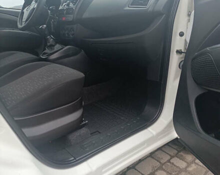 Білий Опель Комбо вант.-пас., об'ємом двигуна 1.3 л та пробігом 189 тис. км за 9000 $, фото 28 на Automoto.ua