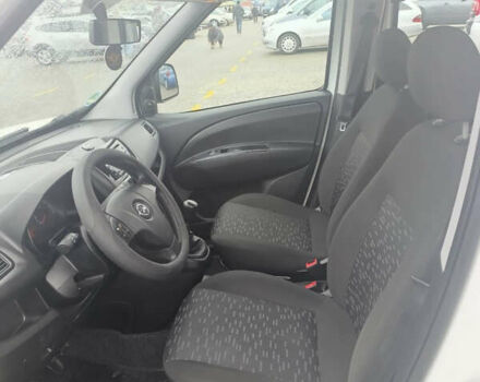 Білий Опель Комбо вант.-пас., об'ємом двигуна 1.3 л та пробігом 189 тис. км за 9000 $, фото 18 на Automoto.ua