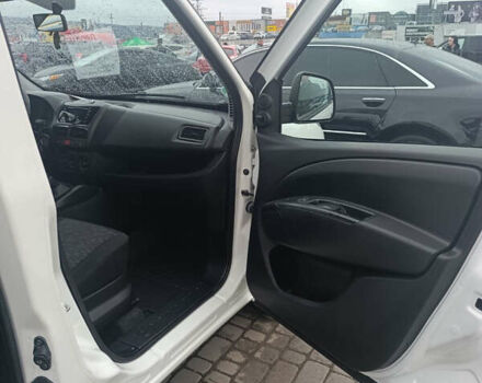 Білий Опель Комбо вант.-пас., об'ємом двигуна 1.3 л та пробігом 189 тис. км за 9000 $, фото 27 на Automoto.ua