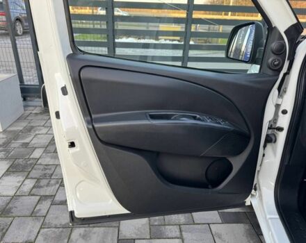 Білий Опель Комбо вант.-пас., об'ємом двигуна 1.6 л та пробігом 196 тис. км за 13999 $, фото 13 на Automoto.ua