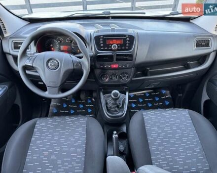 Белый Опель Комбо груз.-пасс., объемом двигателя 1.6 л и пробегом 196 тыс. км за 13999 $, фото 3 на Automoto.ua