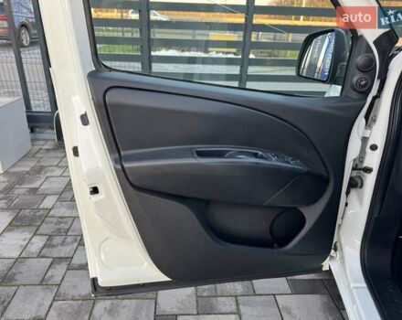 Белый Опель Комбо груз.-пасс., объемом двигателя 1.6 л и пробегом 196 тыс. км за 13999 $, фото 13 на Automoto.ua