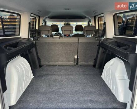 Белый Опель Комбо груз.-пасс., объемом двигателя 1.6 л и пробегом 196 тыс. км за 13999 $, фото 4 на Automoto.ua