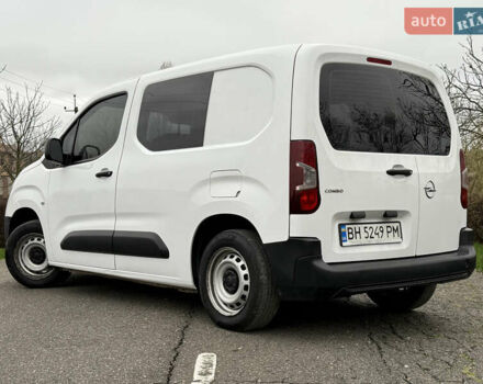 Белый Опель Комбо груз.-пасс., объемом двигателя 1.56 л и пробегом 198 тыс. км за 16999 $, фото 1 на Automoto.ua