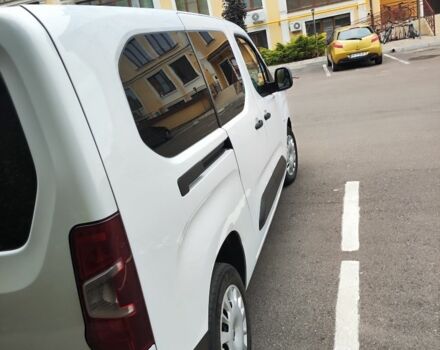 Белый Опель Комбо груз.-пасс., объемом двигателя 1.6 л и пробегом 170 тыс. км за 19000 $, фото 3 на Automoto.ua