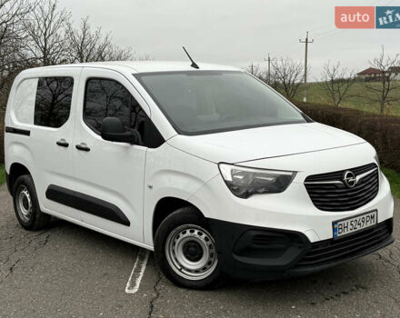 Белый Опель Комбо груз.-пасс., объемом двигателя 1.56 л и пробегом 198 тыс. км за 16999 $, фото 2 на Automoto.ua