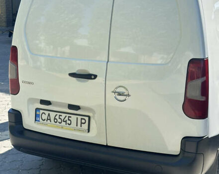 Белый Опель Комбо груз.-пасс., объемом двигателя 1.56 л и пробегом 182 тыс. км за 15000 $, фото 6 на Automoto.ua