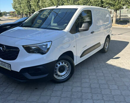 Белый Опель Комбо груз.-пасс., объемом двигателя 1.56 л и пробегом 182 тыс. км за 15000 $, фото 3 на Automoto.ua