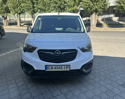 Белый Опель Комбо груз.-пасс., объемом двигателя 1.56 л и пробегом 182 тыс. км за 15000 $, фото 2 на Automoto.ua